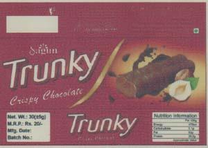 SAGUN TRUNKY CRISPY CHOCOLATE (and logo) trademark logo