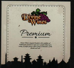 DIVINE WINES PREMIUM WHITE 375 ML (and logo) trademark logo