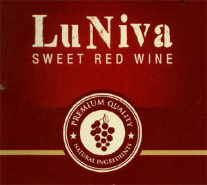 LUNIVA SWEET RED WINE (and logo) trademark logo